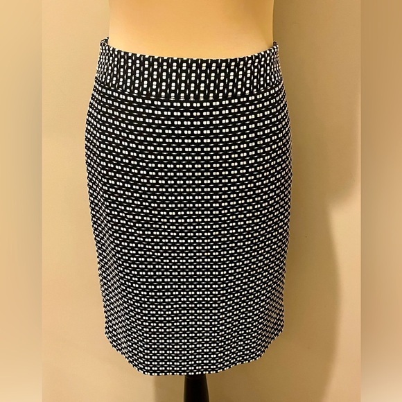 Ann Taylor Elegant Black and White Women's Pencil Skirt, size 4 - Picture 1 of 8